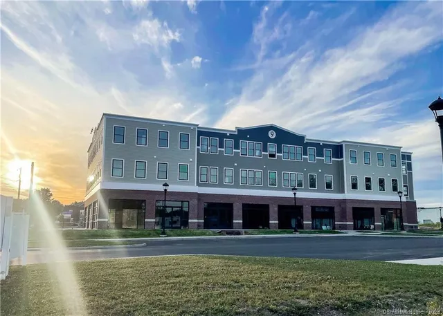 $2,350 | 9 Steele Boulevard, Unit 204, Berlin, CT 06037