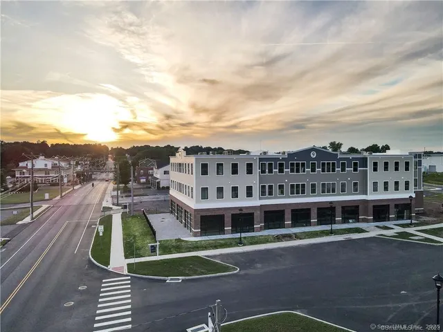 $2,350 | 9 Steele Boulevard, Unit 204, Berlin, CT 06037