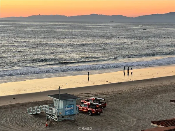 a view of a car parking area