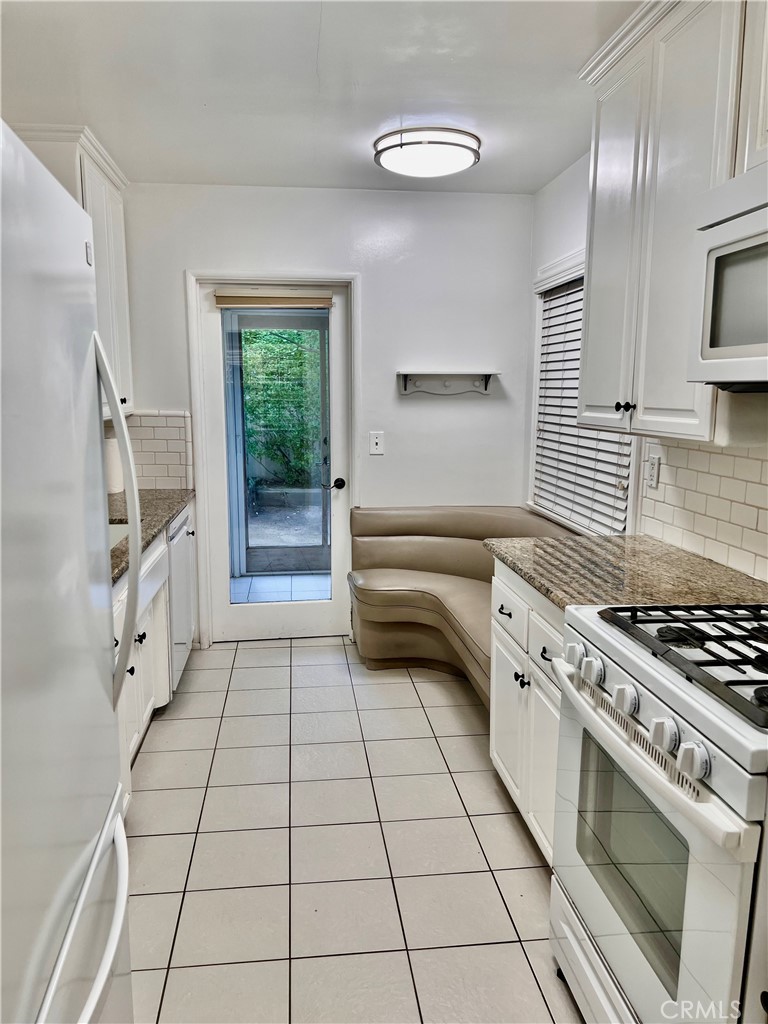 5518 Riviera Way Torrance, CA 90505 - Photo 8 of 31 Kitchen