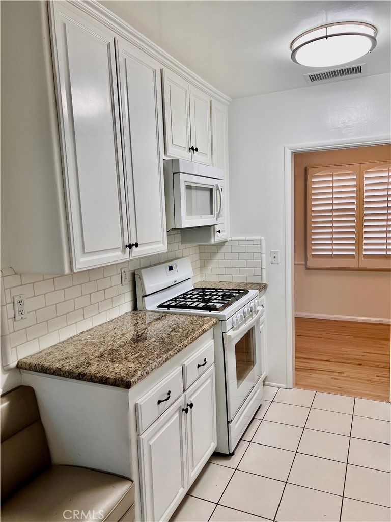 5518 Riviera Way Torrance, CA 90505 - Photo 10 of 31 Kitchen