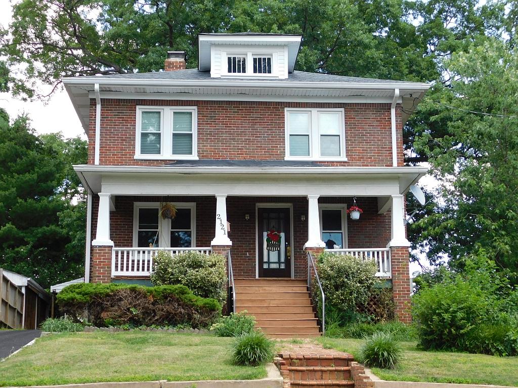 2121 Holley Rd NE front