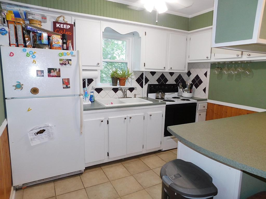 2121 Holley Road Roanoke, VA 24012 - Photo 13 of 34 Kitchen