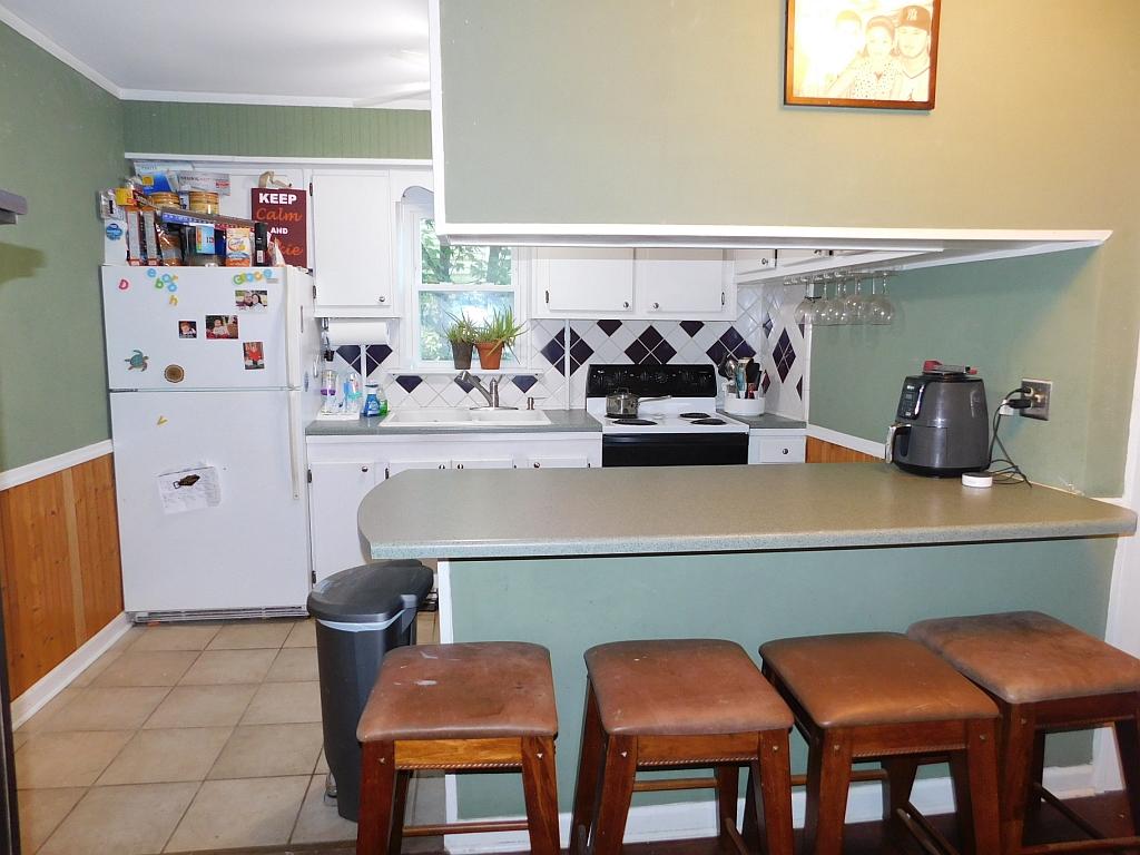 2121 Holley Road Roanoke, VA 24012 - Photo 15 of 34 Kitchen