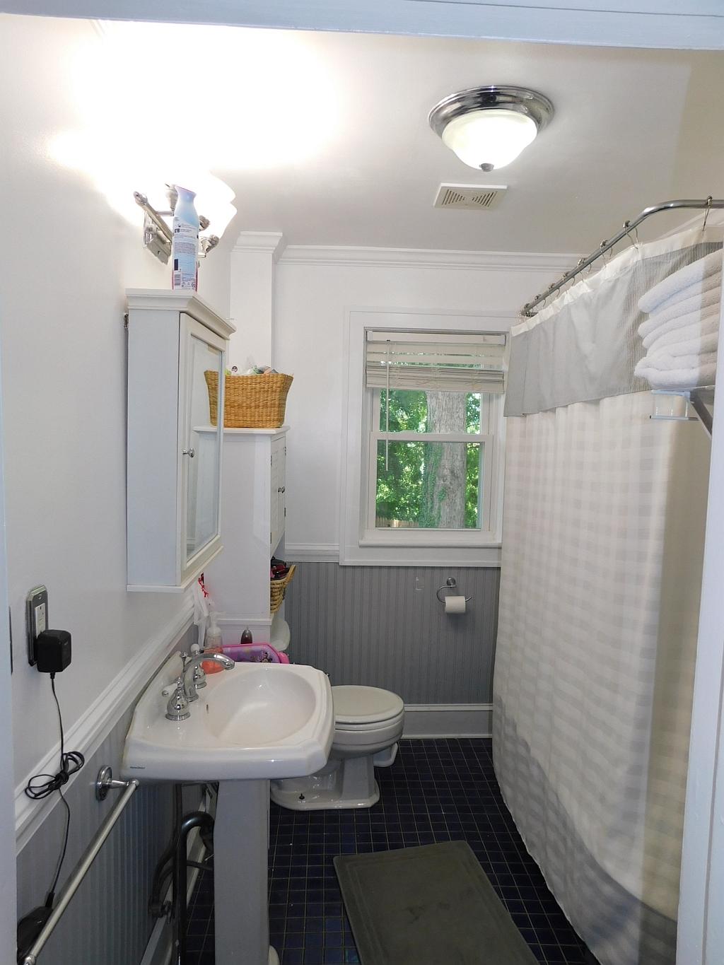 2121 Holley Road Roanoke, VA 24012 - Photo 23 of 34 Full Hall Bath