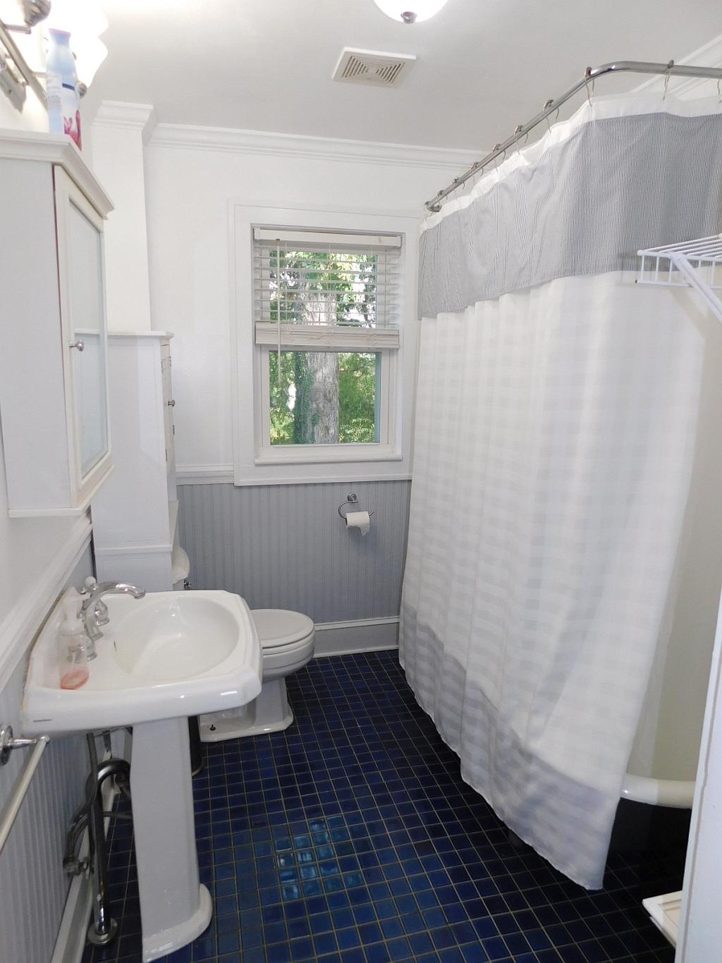 2121 Holley Road Roanoke, VA 24012 - Photo 24 of 34 Full Hall Bath