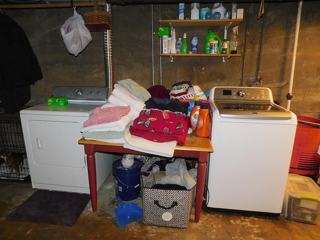 2121 Holley Road Roanoke, VA 24012 - Photo 29 of 34 Laundry