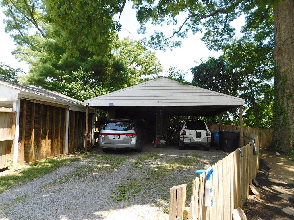 2121 Holley Road Roanoke, VA 24012 - Photo 30 of 34 Carport