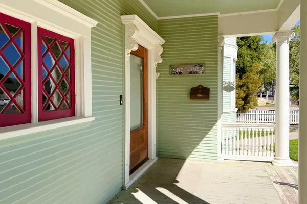 $999,999 | 712 West Street, Hollister, CA 95023