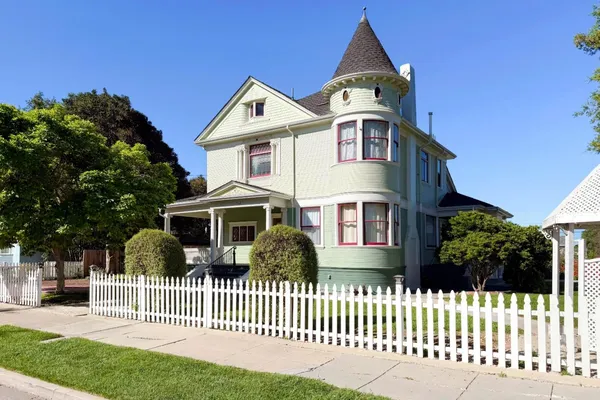$999,999 | 712 West Street, Hollister, CA 95023