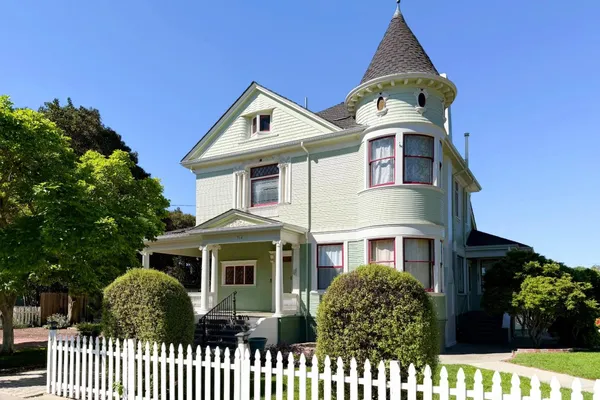 $999,999 | 712 West Street, Hollister, CA 95023