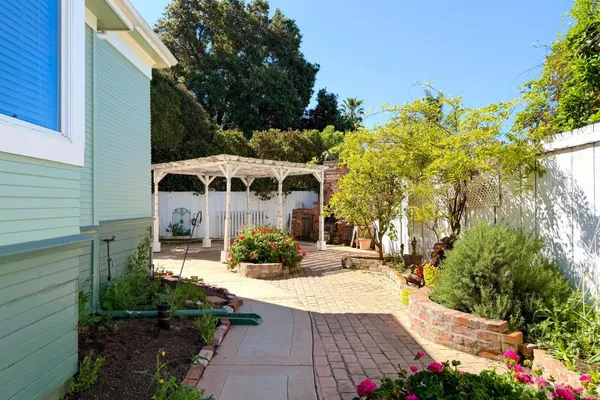 $999,999 | 712 West Street, Hollister, CA 95023