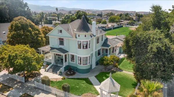 $999,999 | 712 West Street, Hollister, CA 95023