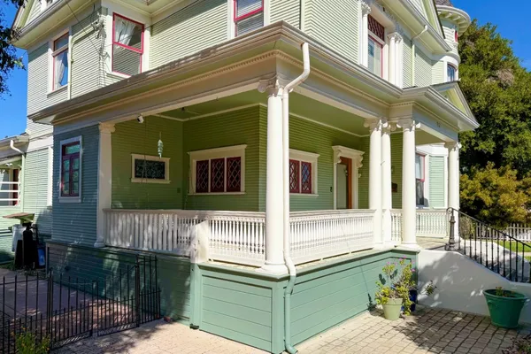 $999,999 | 712 West Street, Hollister, CA 95023