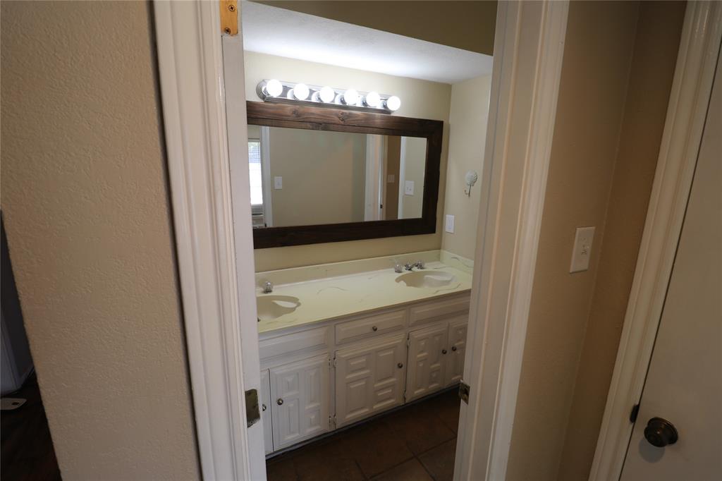 200 Red Oak Creek Road Oak Leaf, TX 75154 - Photo 9 of 11 a bathroom with a double vanity sink and mirror