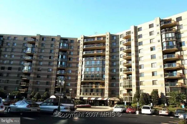 $2,950 | 8360 Greensboro Drive, Unit 1006, McLean, VA 22102