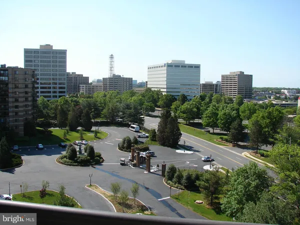 $2,950 | 8360 Greensboro Drive, Unit 1006, McLean, VA 22102