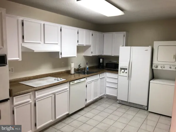 $2,950 | 8360 Greensboro Drive, Unit 1006, McLean, VA 22102
