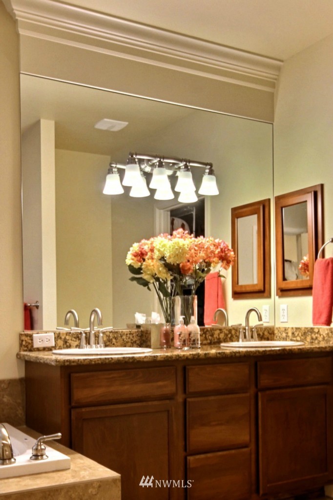 808 Hoquiam Avenue Northeast Renton, WA 98059 - Photo 12 of 19 Gallery Image 12