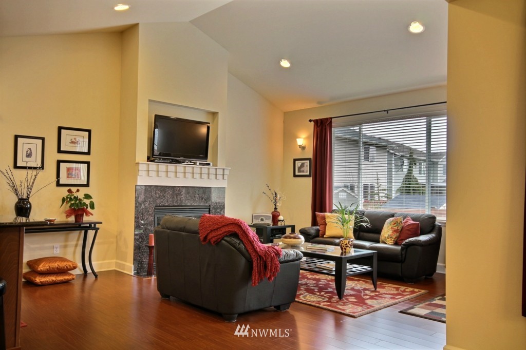 808 Hoquiam Avenue Northeast Renton, WA 98059 - Photo 7 of 19 Gallery Image 7