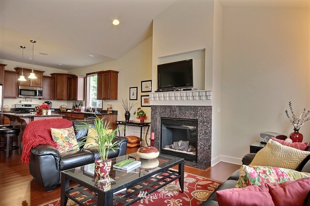 808 Hoquiam Avenue Northeast Renton, WA 98059 - Photo 8 of 19 Gallery Image 8