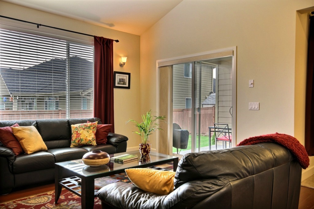 808 Hoquiam Avenue Northeast Renton, WA 98059 - Photo 9 of 19 Gallery Image 9