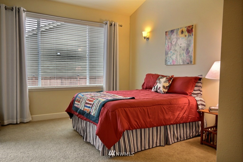808 Hoquiam Avenue Northeast Renton, WA 98059 - Photo 10 of 19 Gallery Image 10