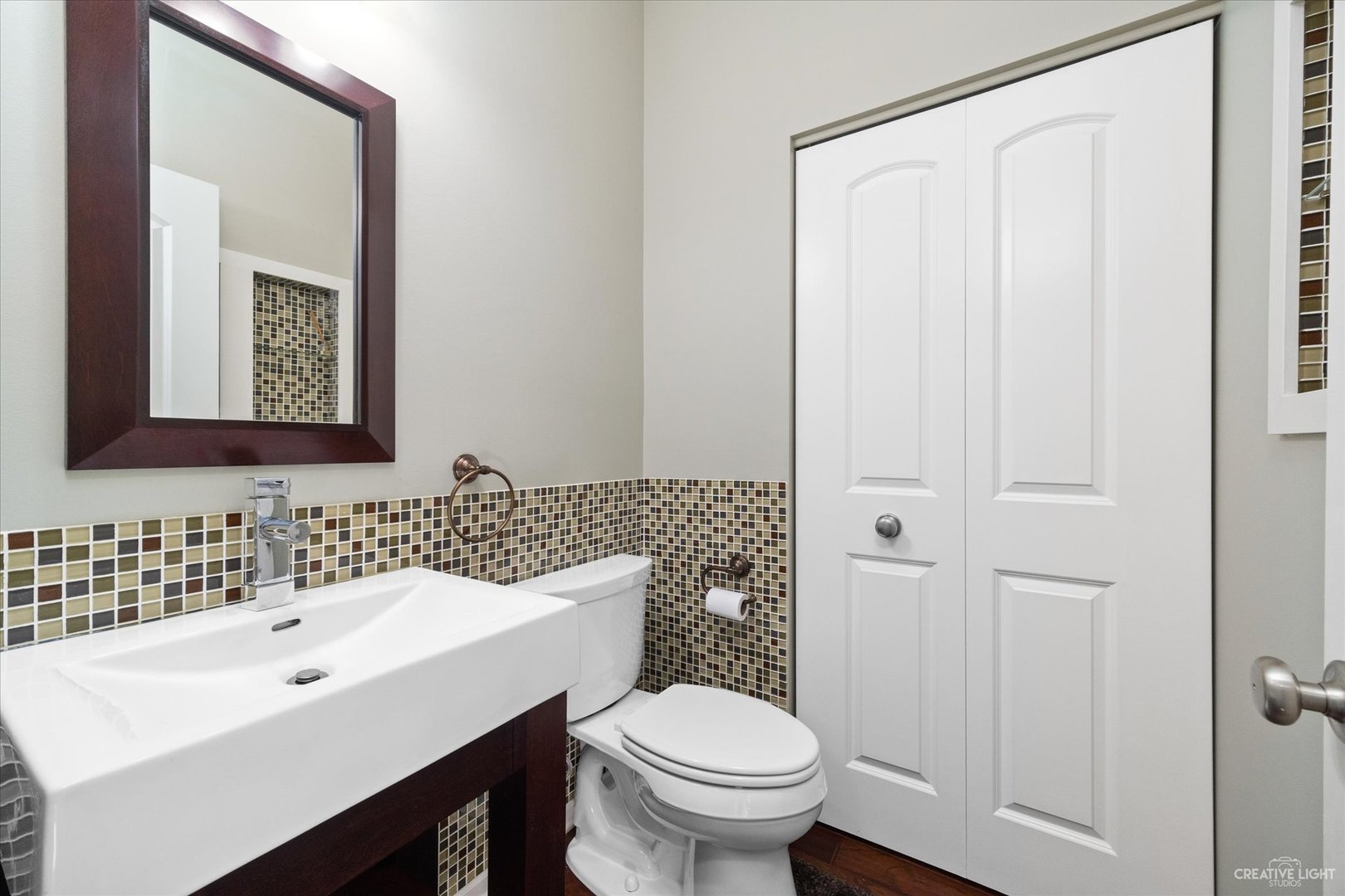2933 Kelly Drive Elgin, IL 60124 - Photo 20 of 52 a bathroom with a toilet sink and mirror