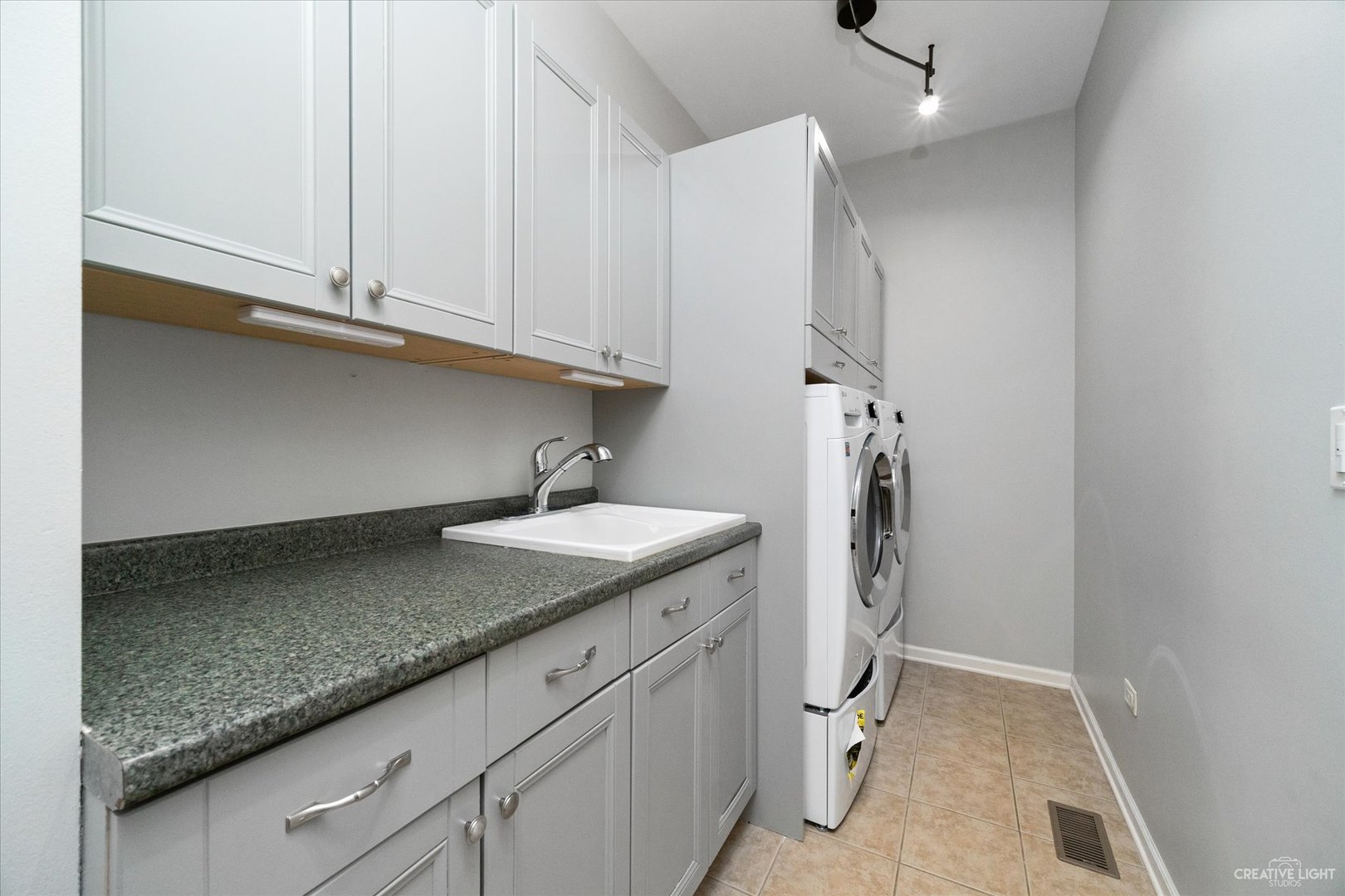 2933 Kelly Drive Elgin, IL 60124 - Photo 23 of 52