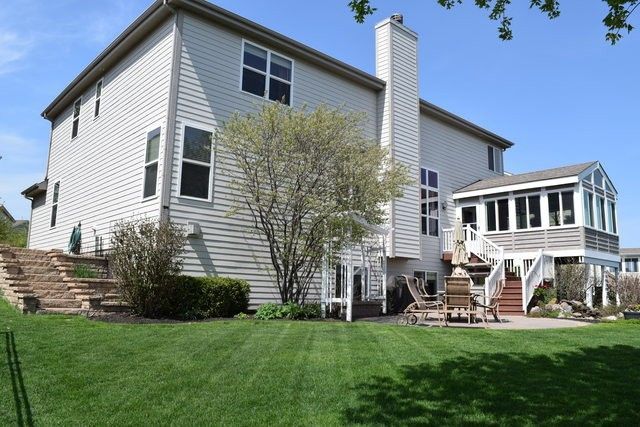 2933 Kelly Drive Elgin, IL 60124 - Photo 47 of 52 a front view of house with yard and green space