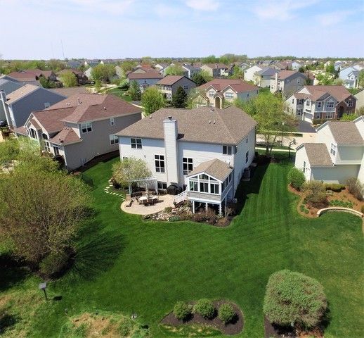 2933 Kelly Drive Elgin, IL 60124 - Photo 51 of 52 an aerial view of residential houses with outdoor space and trees all around