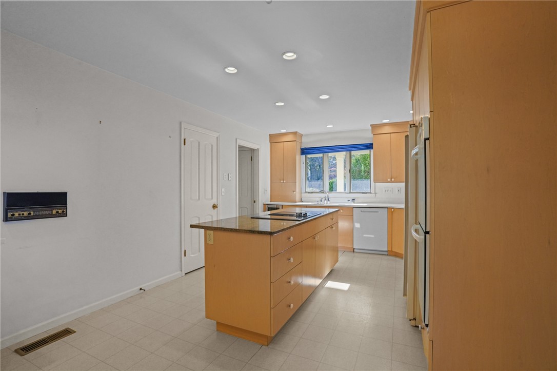 3 Hanley Farm Road Warren, RI 02885 - Photo 11 of 40