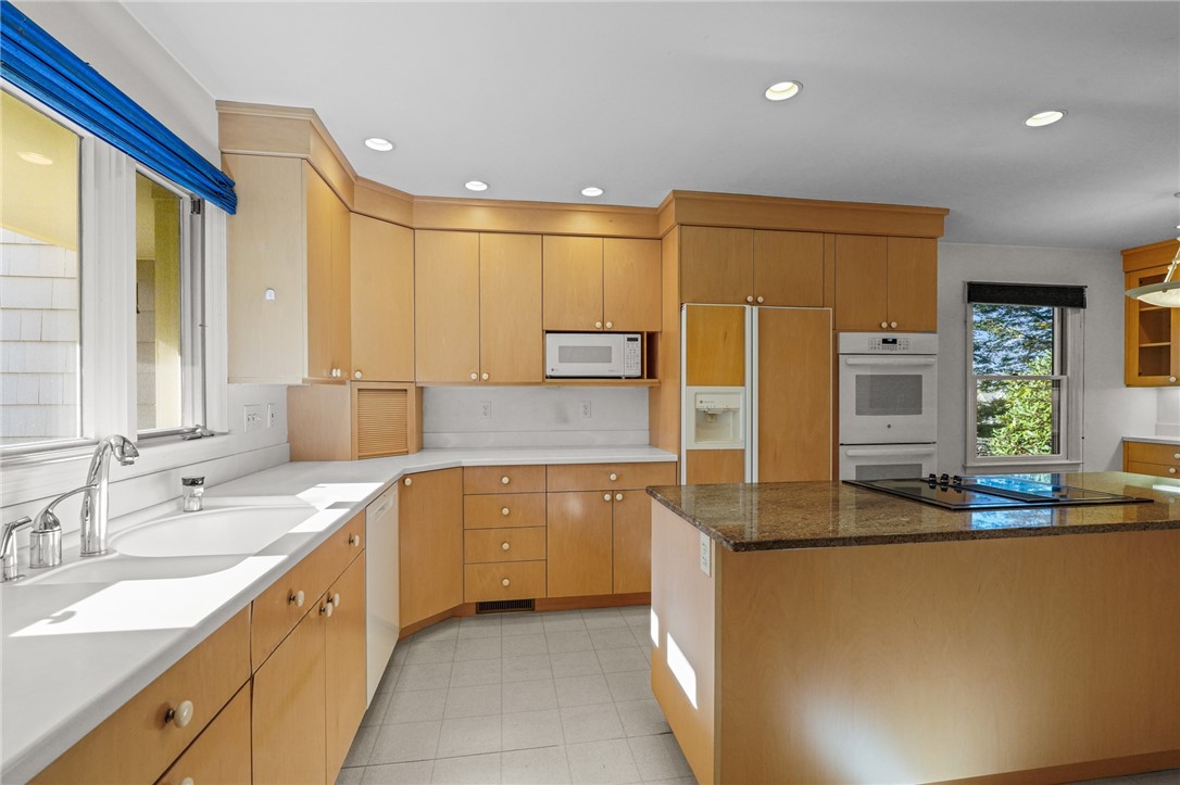 3 Hanley Farm Road Warren, RI 02885 - Photo 7 of 40