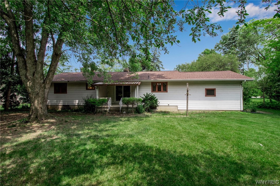 1022 Ridge Road Lewiston, NY 14092 - Photo 12 of 48 Covered back patio