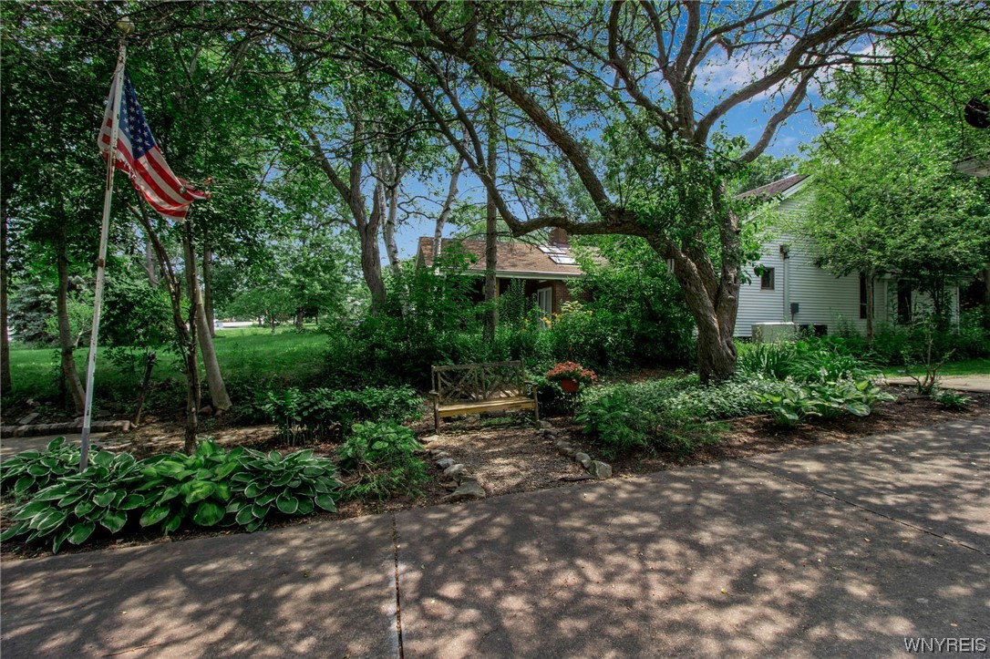 1022 Ridge Road Lewiston, NY 14092 - Photo 17 of 48 Charming sitting area