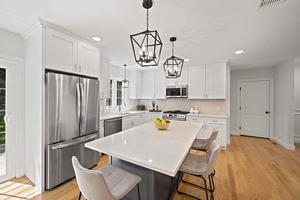 5 Clarendon Holbrook, MA 02343 - Photo 6 of 40