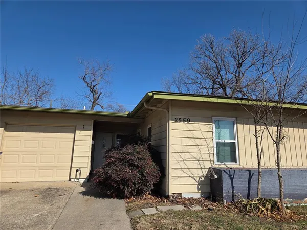 $1,750 | 2559 Valwood Parkway, Farmers Branch, TX 75234