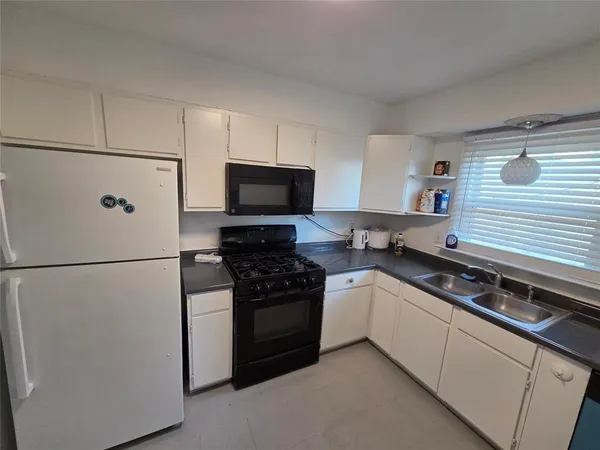 $1,750 | 2559 Valwood Parkway, Farmers Branch, TX 75234