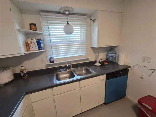$1,750 | 2559 Valwood Parkway, Farmers Branch, TX 75234