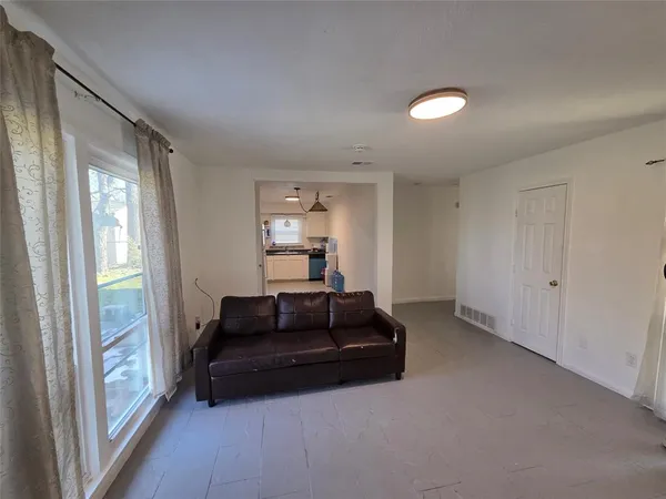 $1,750 | 2559 Valwood Parkway, Farmers Branch, TX 75234