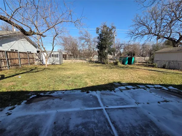$1,750 | 2559 Valwood Parkway, Farmers Branch, TX 75234