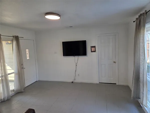 $1,750 | 2559 Valwood Parkway, Farmers Branch, TX 75234