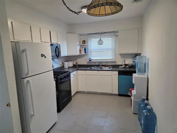 $1,750 | 2559 Valwood Parkway, Farmers Branch, TX 75234