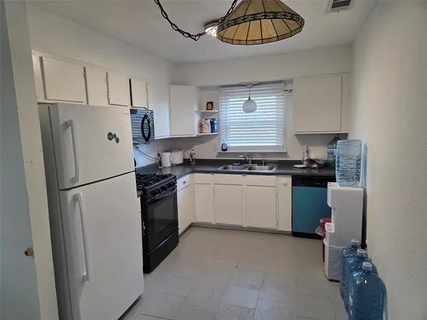 $1,750 | 2559 Valwood Parkway, Farmers Branch, TX 75234