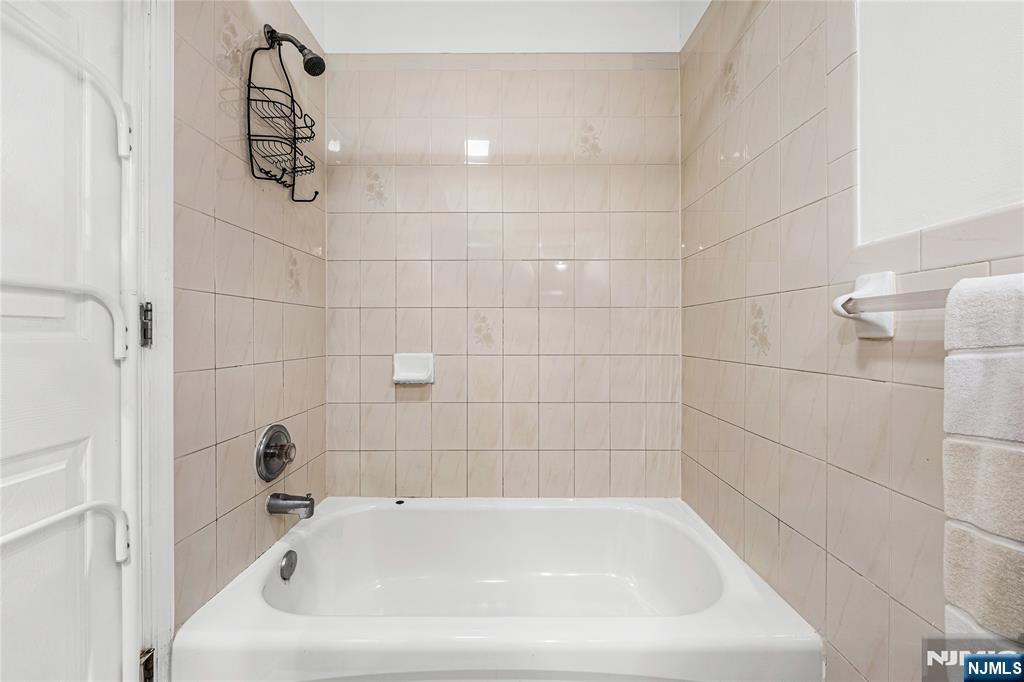 84 Union Street Newark, NJ 07105 - Photo 26 of 39 a bathroom with a bathtub