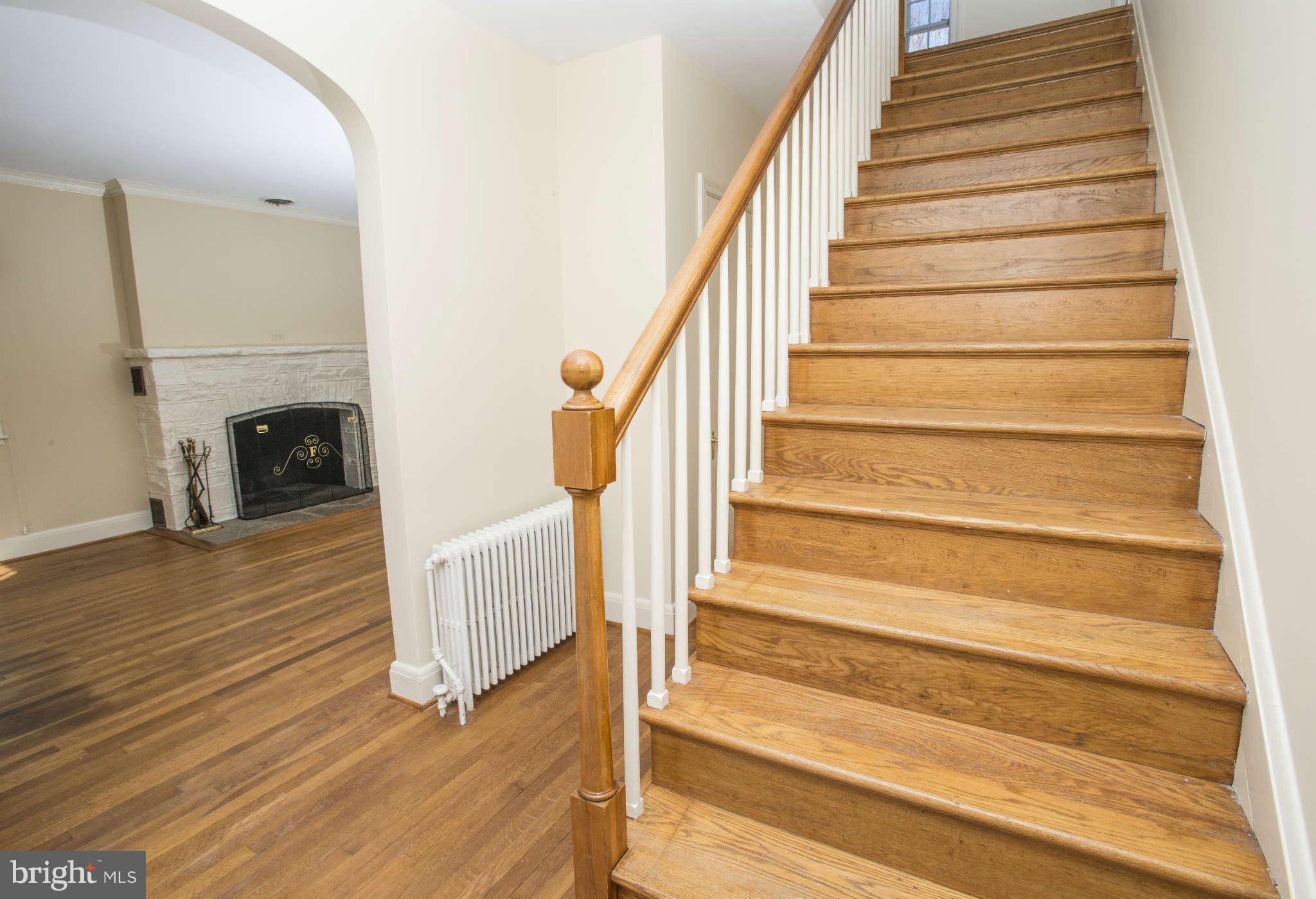 600 Sussex Road Baltimore, MD 21286 - Photo 2 of 30 Foyer and Staircase