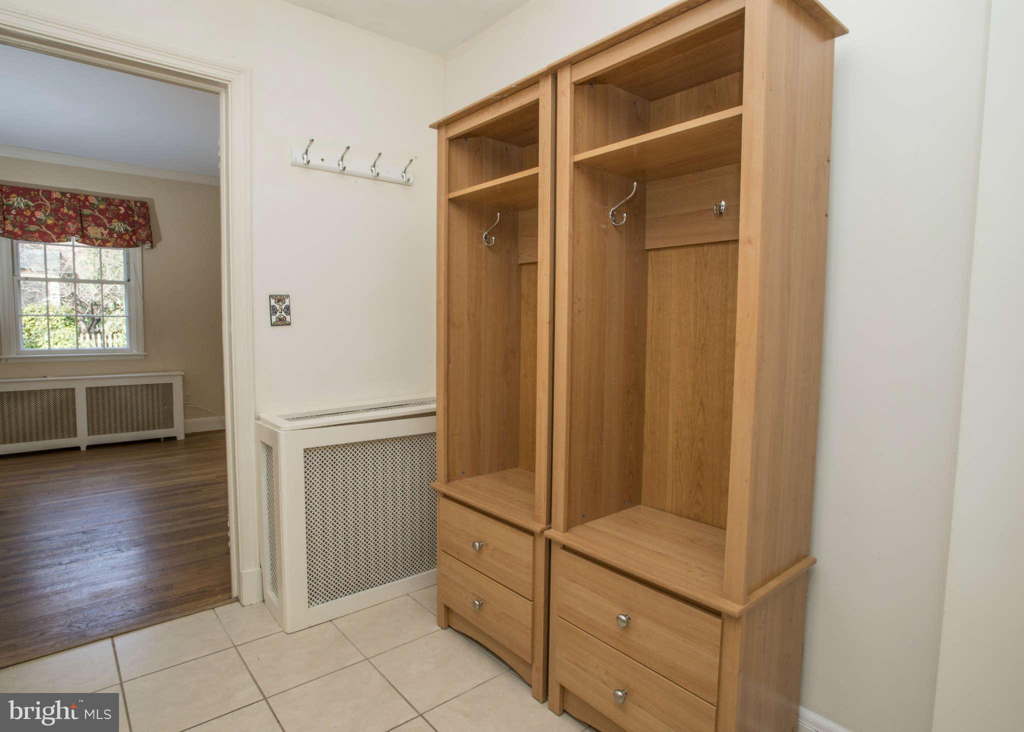 600 Sussex Road Baltimore, MD 21286 - Photo 12 of 30 Mud Room