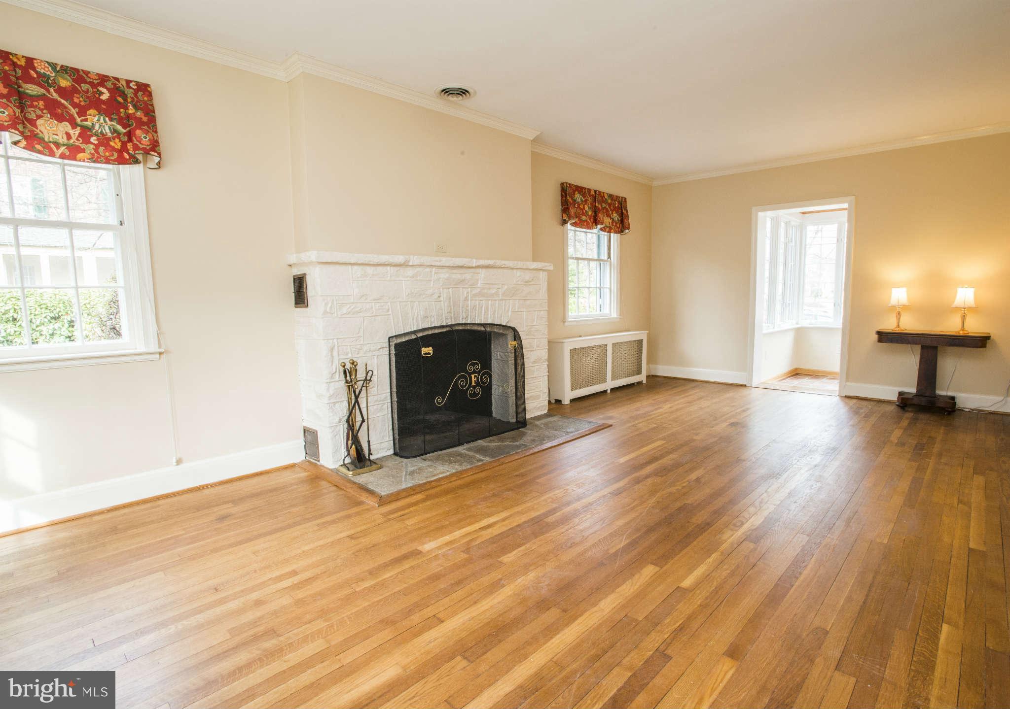 600 Sussex Road Baltimore, MD 21286 - Photo 4 of 30 Living Room