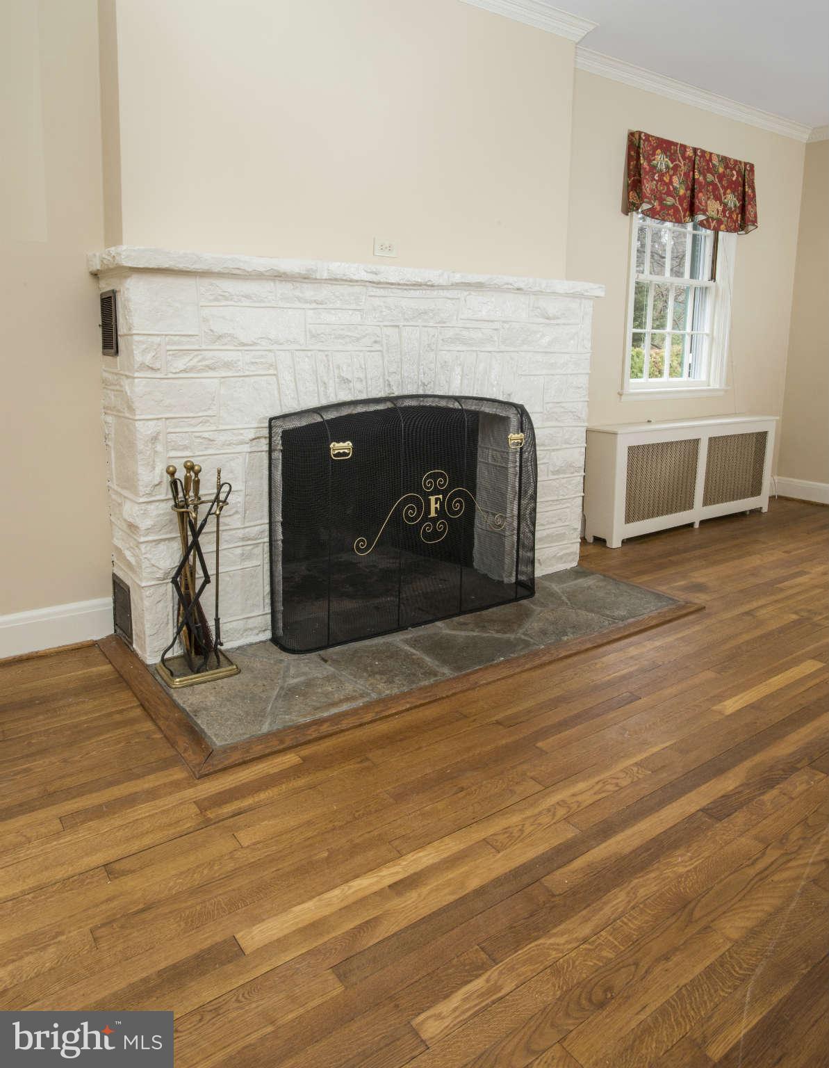 600 Sussex Road Baltimore, MD 21286 - Photo 5 of 30 Living Room
