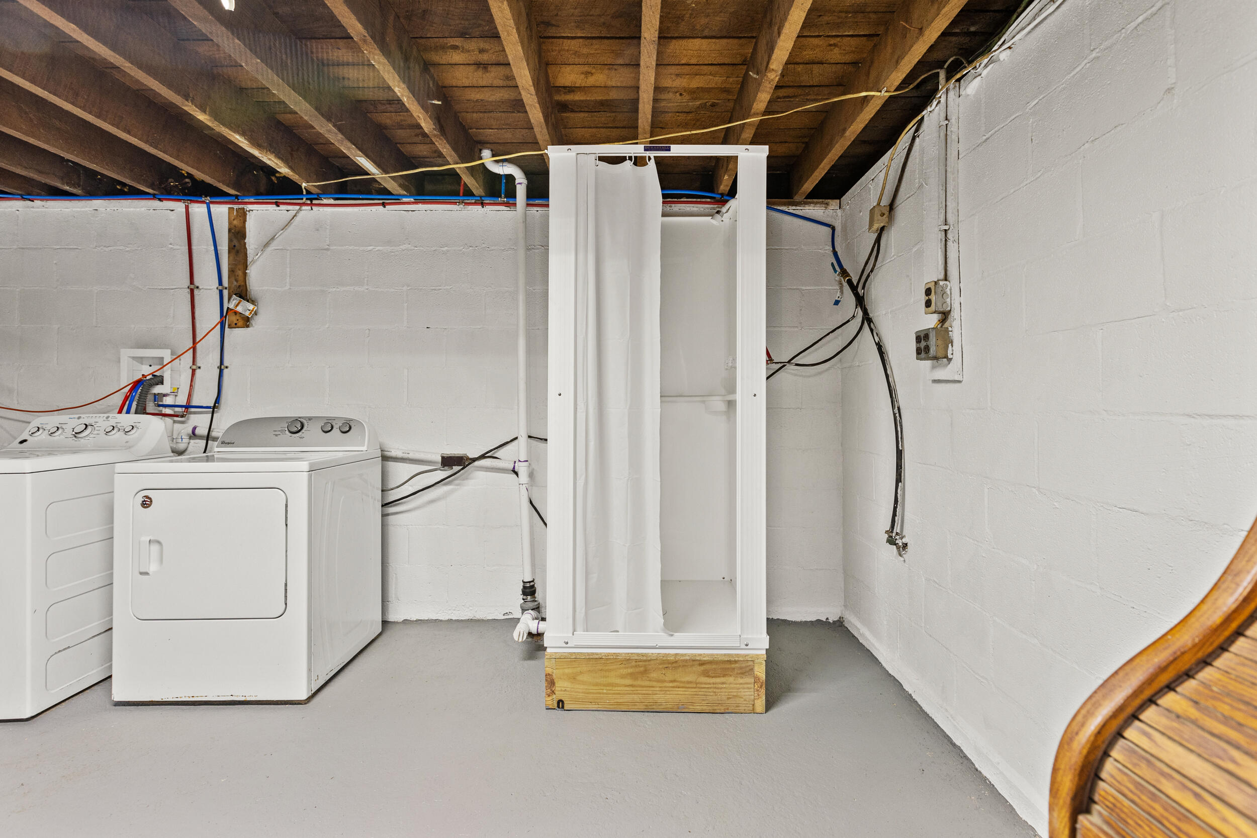 1996 White Conkwright Road Winchester, KY 40391 - Photo 20 of 41 Stand up shower in basement
